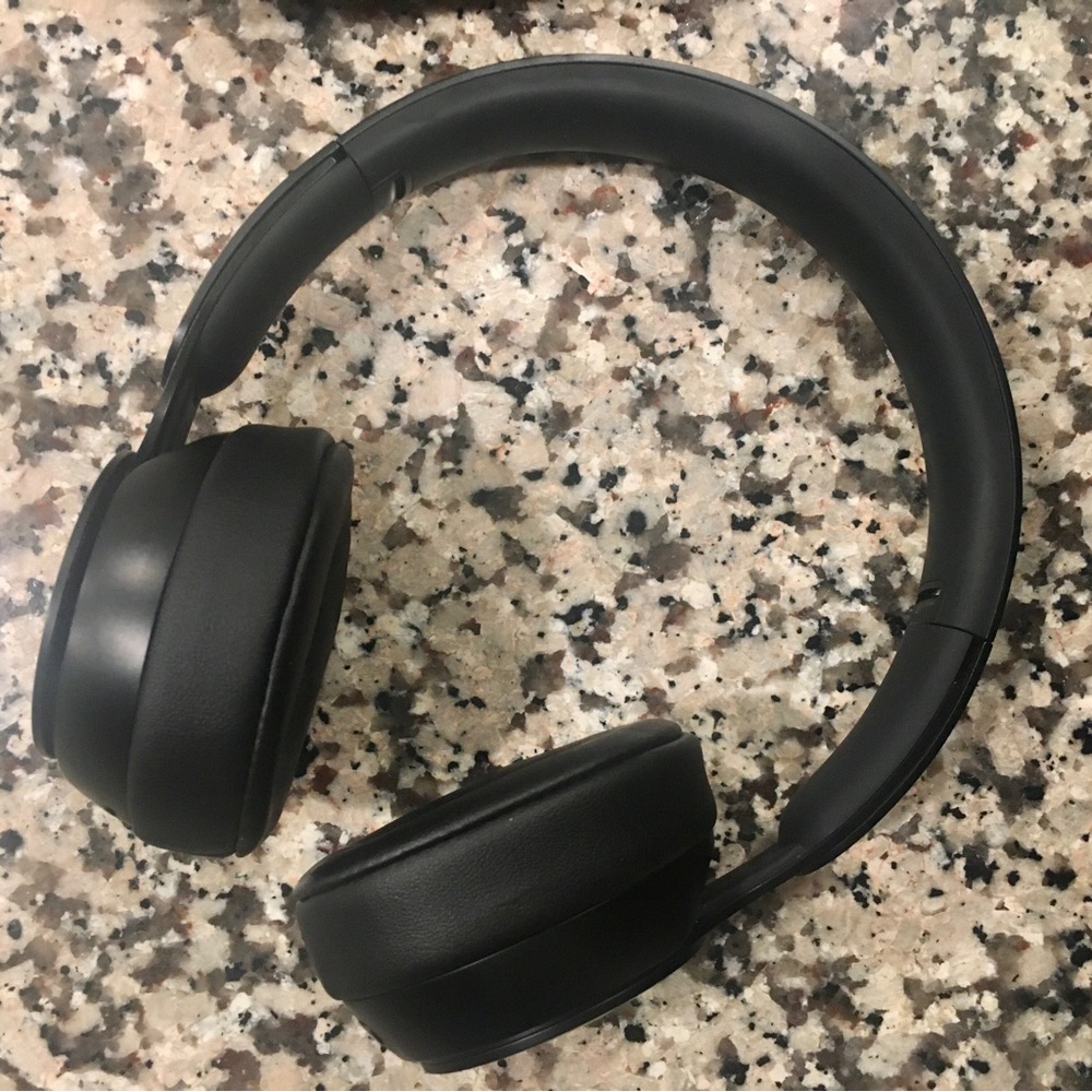 Beats Solo Pro